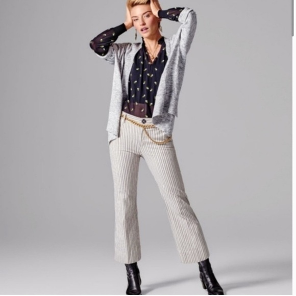 Cabi Tick Tock Woman’s Crop Pants, Cream and Blue Pinstripe Size 6 - Picture 2 of 11